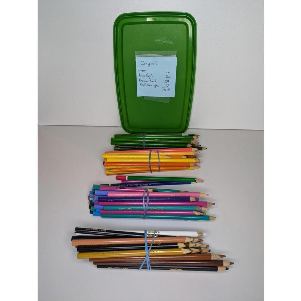 Lot of 105 Crayola Pencil Crayons Full Spectrum Of Colours